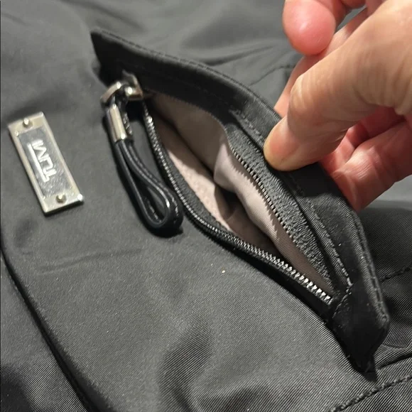 Tumi Black Voyageur Sumatra Messenger Bag - Picture 2 of 10